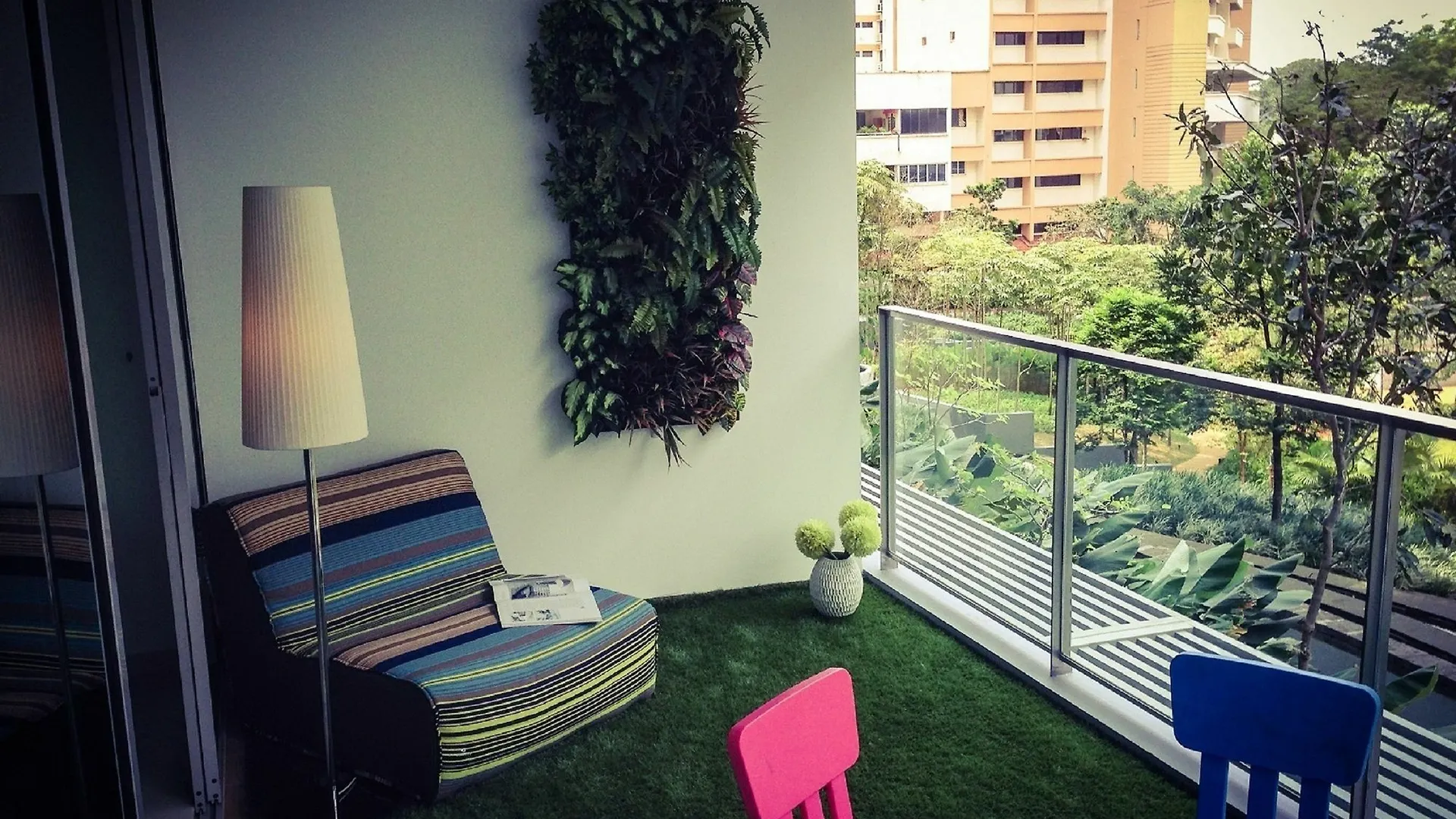 Oud Zuid Luxury Apartment contacts
